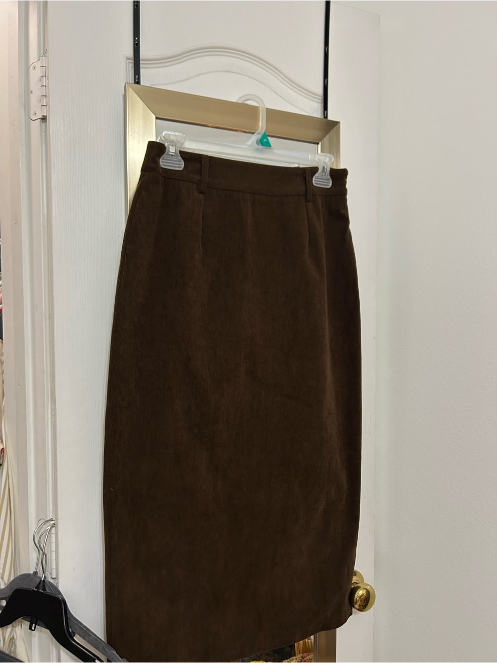 DAZY - Brown Suede-like Ribbed Women's Straight Skirt with Split in Back